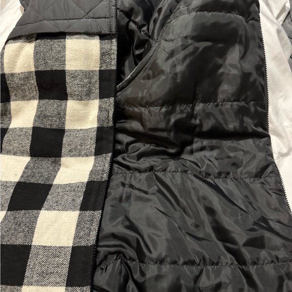 Maurices Black Quilted Vest women’s - Picture 7 of 9